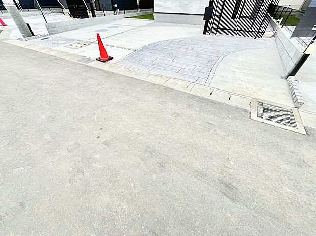 駐車2台可能!急なお客様の駐車に。また、ご家族の自転車スペースとしても大活躍。