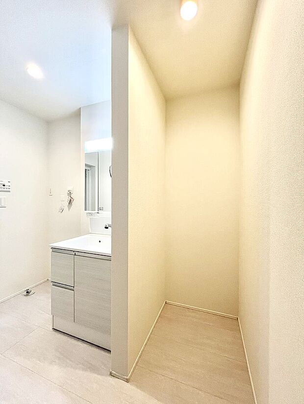 便利なリネン庫で、スッキリした使いやすい洗面室に