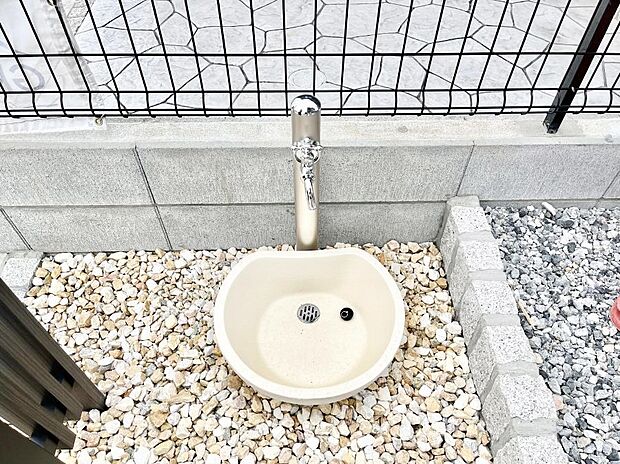 ガーデニングやお掃除に便利な外水栓  