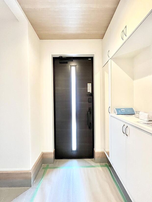 明るい玄関はお客様をお出迎えするのにぴったりです!