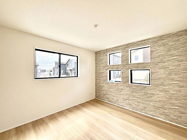 2面採光で気持ちよく自然光が取り入れられるのでお子様のお部屋にもピッタリ