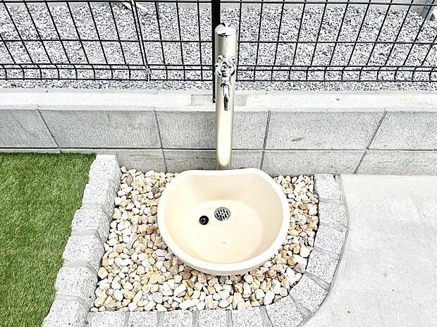 ガーデニングやお掃除に便利な外水栓  