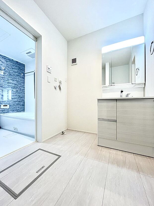 清潔感のある快適空間です。毎日の身支度も気持ち良くお使い頂けます。 