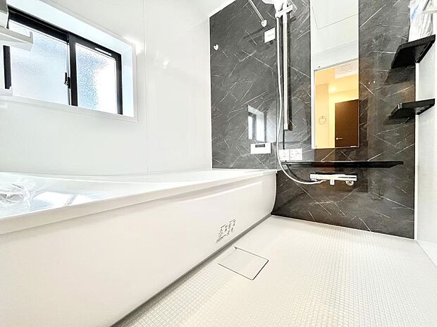 落ち着いた雰囲気でゆっくりお寛ぎいただけるバスルーム