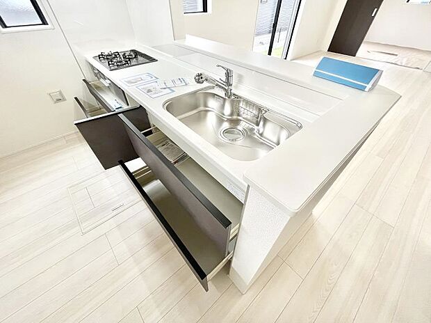 使いやすさを優先したスライド式収納タイプ!