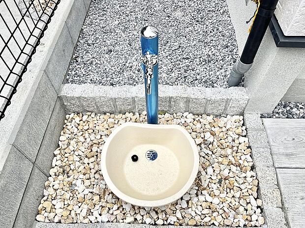 ガーデニングやお掃除に便利な外水栓  