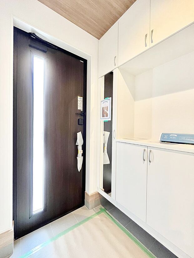 飾り棚を利用して、お越しいただくお客様をおもてなしできます。