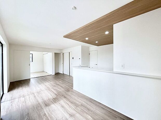 家族団らんの時間も増えそうなくつろぎのリビングダイニング。   