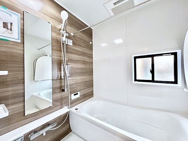 落ち着いた雰囲気でゆっくりお寛ぎいただけるバスルーム