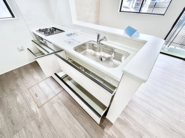 使いやすさを優先したスライド式収納タイプ！