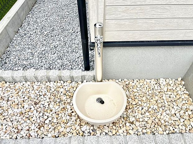 ガーデニングやお掃除に便利な外水栓  