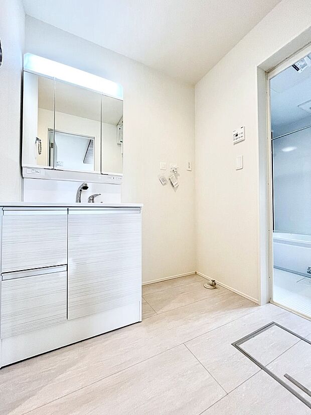 身支度もスムーズにおこなえる脱衣場      