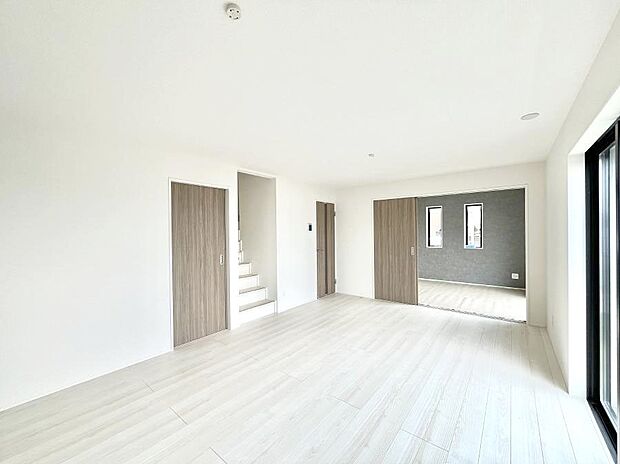 落ち着いた雰囲気のLDKは家族みんなの快適空間