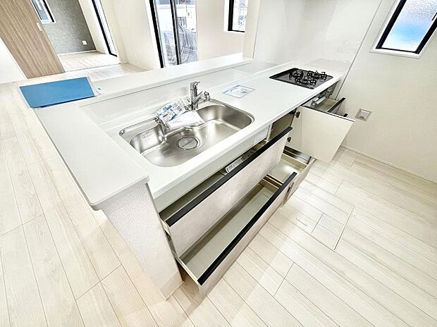 使いやすさを優先したスライド式収納タイプ!