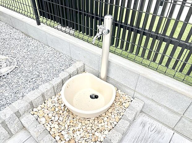 ガーデニングやお掃除に便利な外水栓  