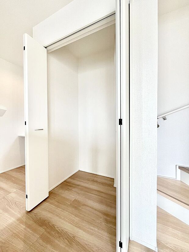 キッチンにはパントリー！食材のストックはもちろん、日用品の収納など使い方はいろいろ！