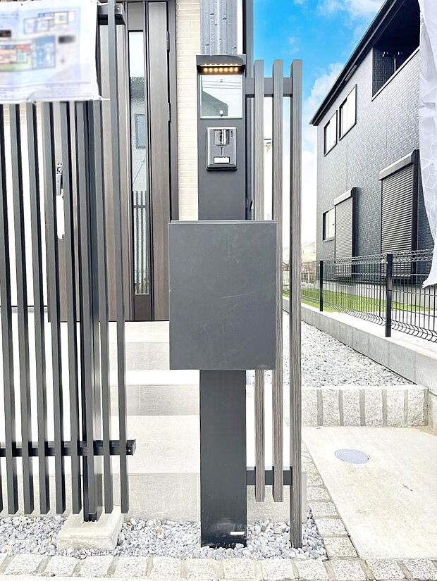 シンプルデザインのポスト。