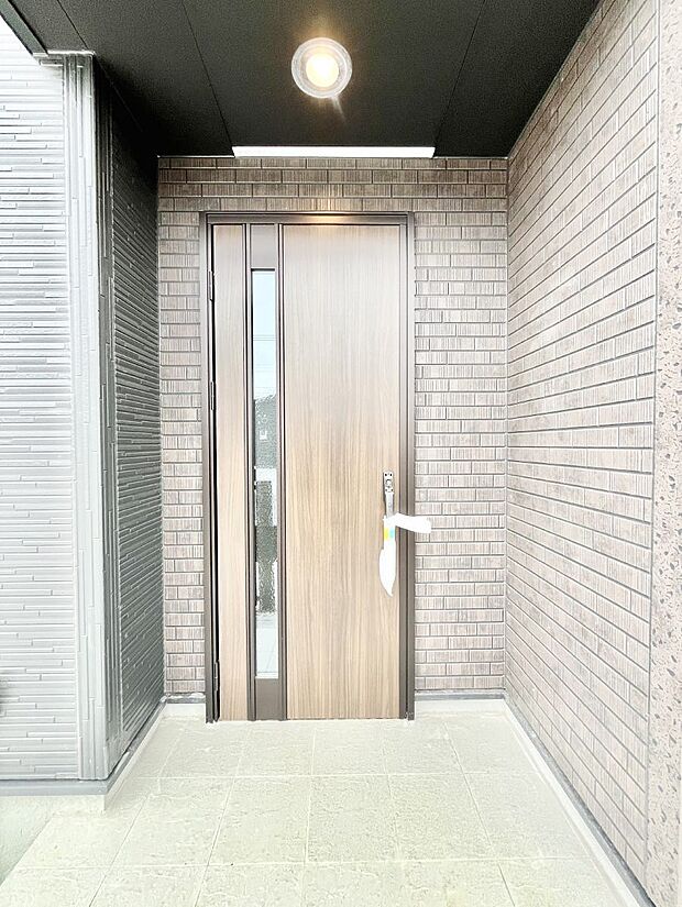 大切な家族、来客を出迎える玄関。