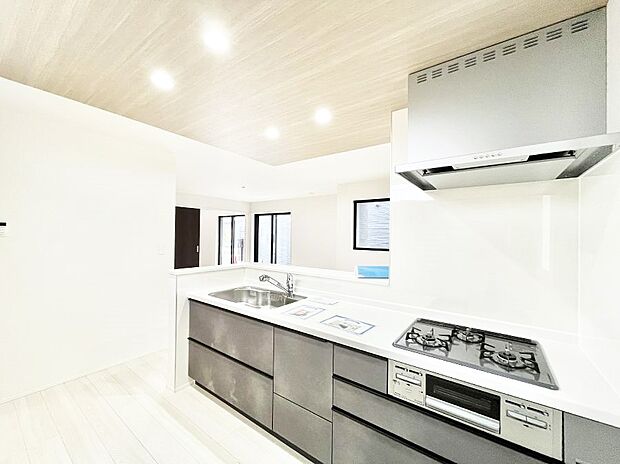 料理をしながらご家族との会話を楽しめる対面カウンターキッチン