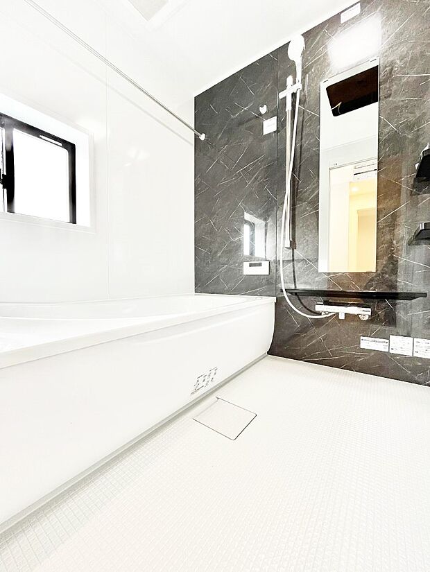 落ち着いた雰囲気でゆっくりお寛ぎいただけるバスルーム