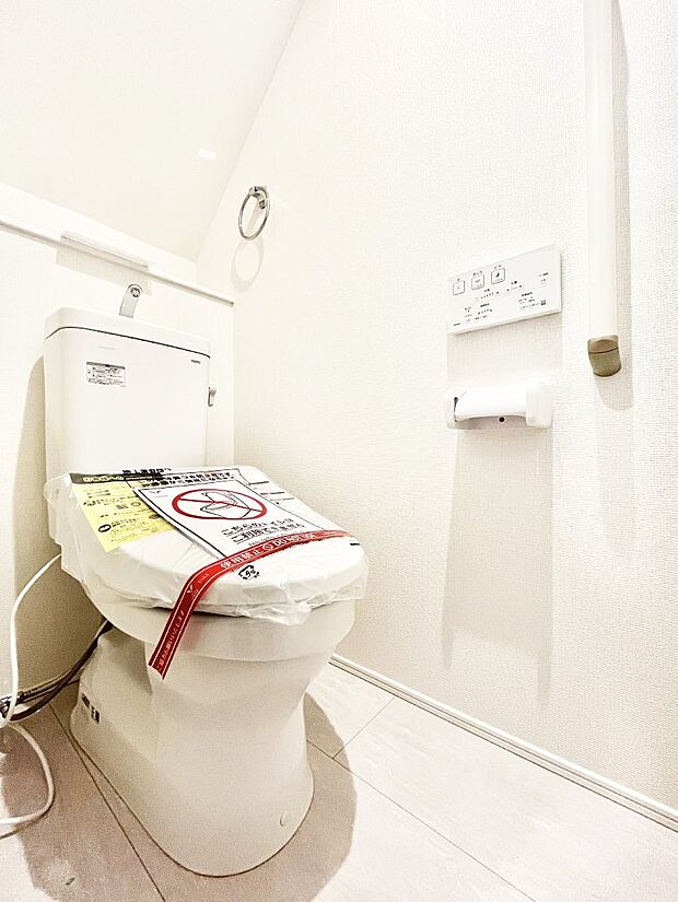 明るく清潔感のあるトイレです。 