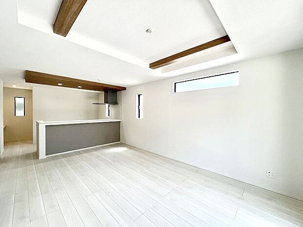 折上天井は立体的な奥行きがあるので、天井が広く見えて開放的な空間を演出できます。