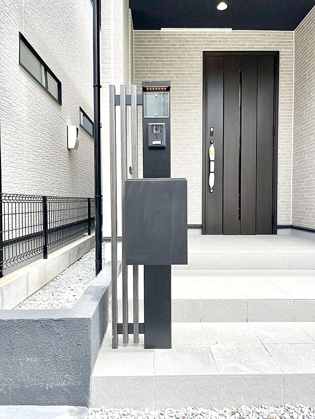 シンプルデザインのポスト。