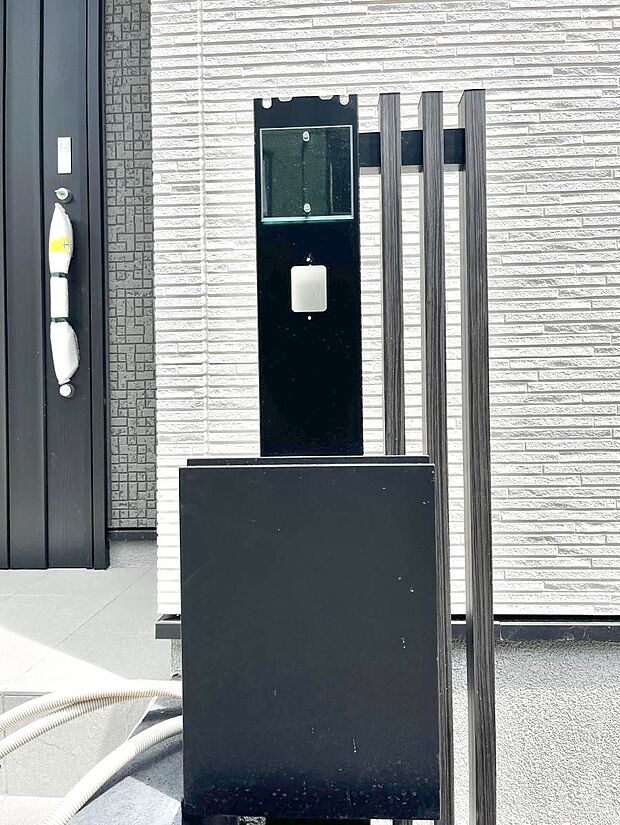 シンプルデザインのポスト。