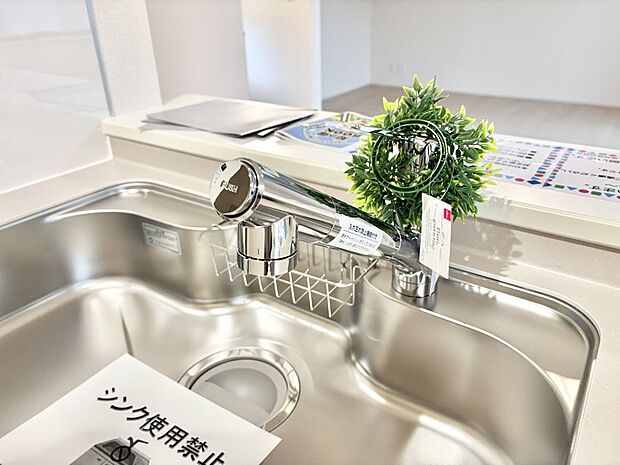 いつでも清潔なおいしいお水を。一つの水栓で水道水と浄水を使い分け。