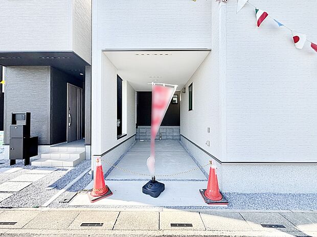 ビルトインタイプは大切なお車を傷や汚れから守ることができます。　