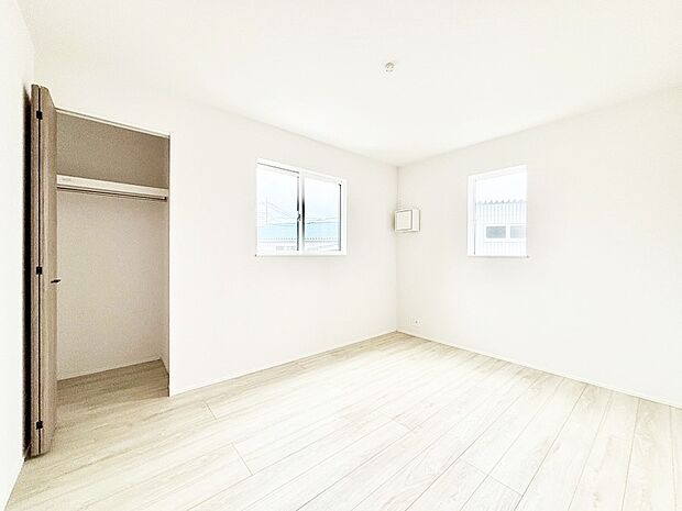 窓からのやさしい光が心地よいプライベートルーム