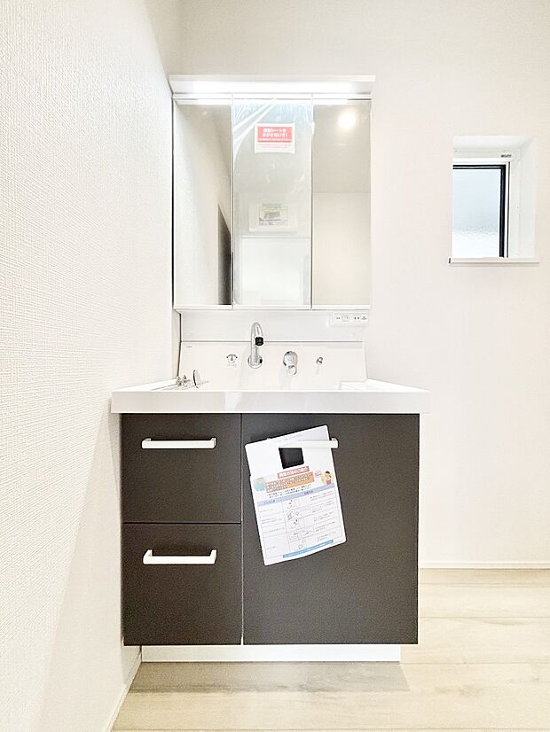 収納力と機能性に優れた洗面化粧台