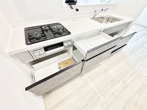 使いやすさを優先したスライド式収納タイプ!