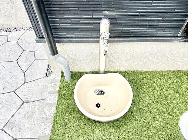ガーデニングやお掃除に便利な外水栓  