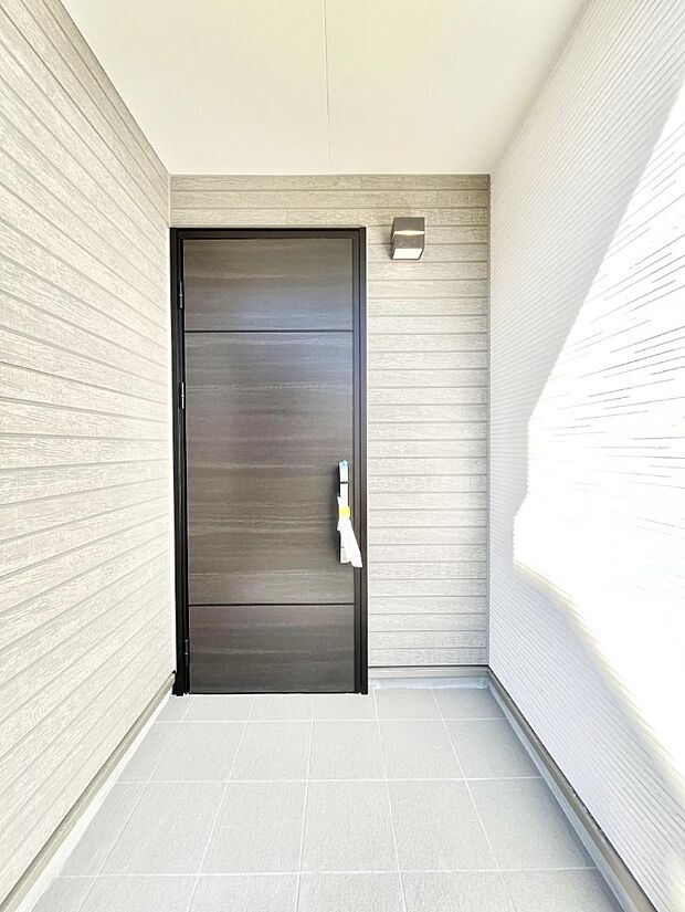 大切な家族、来客を出迎える玄関。