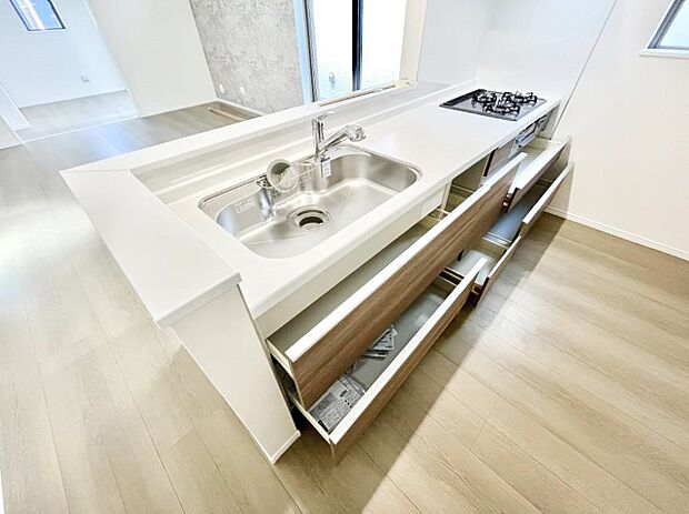 使いやすさを優先したスライド式収納タイプ!