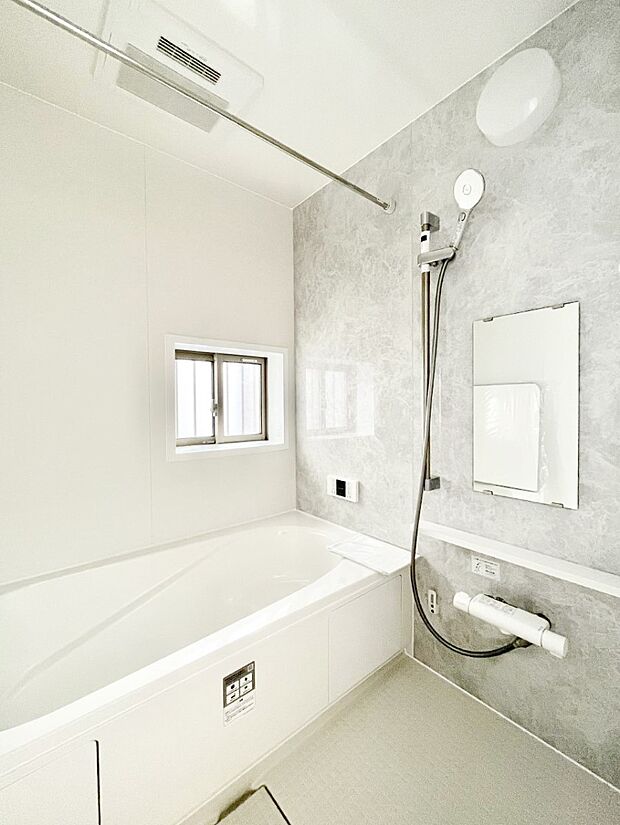 落ち着いた雰囲気でゆっくりお寛ぎいただけるバスルーム