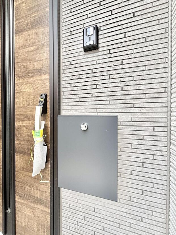 シンプルデザインのポスト。