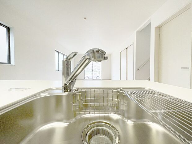 いつでも清潔なおいしいお水を。一つの水栓で水道水と浄水を使い分け。