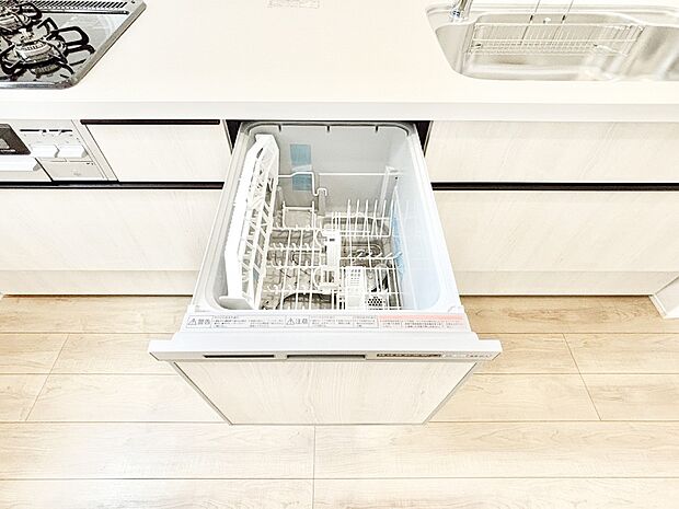 面倒な片づけは食洗機にお任せ！家事の負担が減って心と時間にゆとりができます。