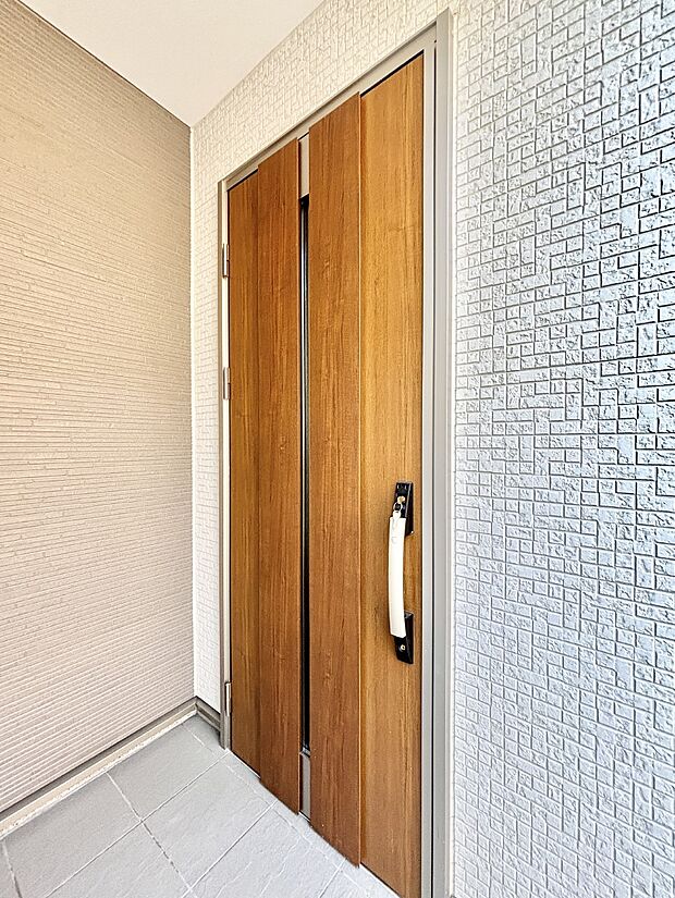 大切な家族、来客を出迎える玄関。