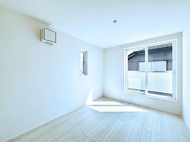 明るいバルコニーサイドに洋室を設置。目覚めの良い寝室に。