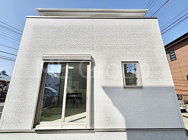 洗練された外観、上質な住空間が広がる室内は永く安心して過ごせる住居です。