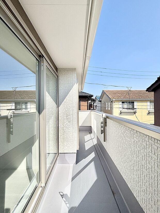 ゆったりバルコニーだから沢山お洗濯ものを干せます。