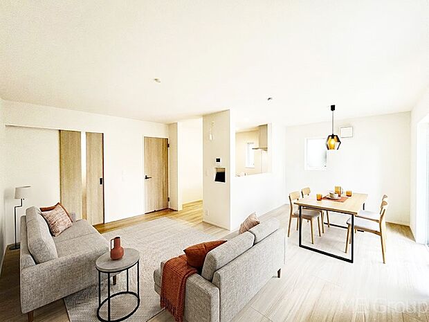 落ち着いた雰囲気のＬＤＫは家族みんなの快適空間※家具はCGです