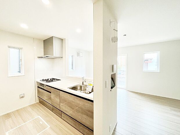 料理をしながらご家族との会話を楽しめる対面カウンターキッチン