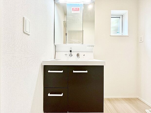 収納力と機能性に優れた洗面化粧台