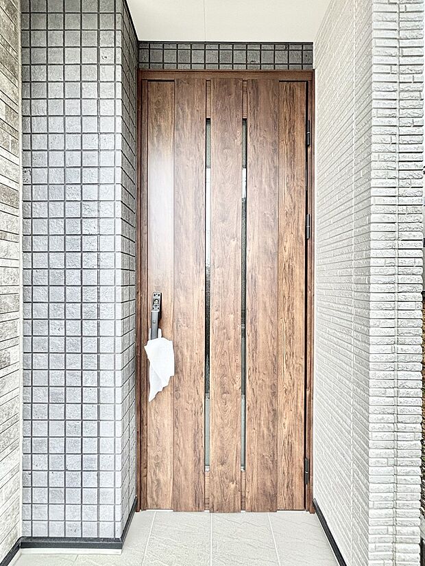 大切な家族、来客を出迎える玄関。