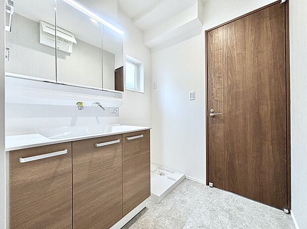 清潔感のある快適空間です。毎日の身支度も気持ち良くお使い頂けます。 