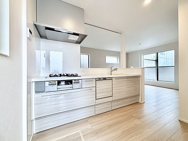 料理をしながらでもご家族との会話を楽しめる対面キッチン